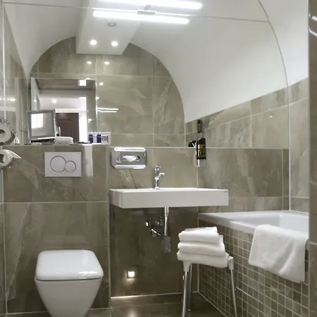 Hotell Grand 4*